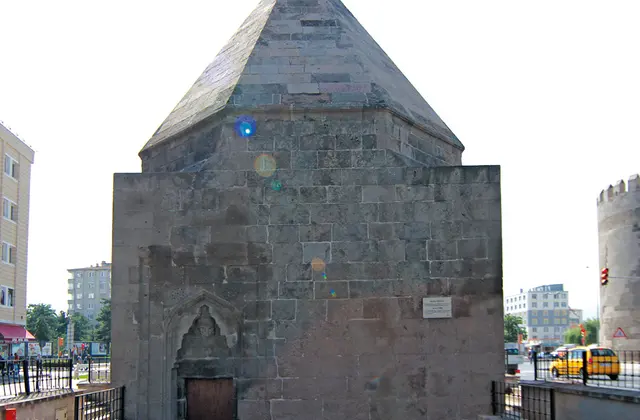 Alaca Kümbet