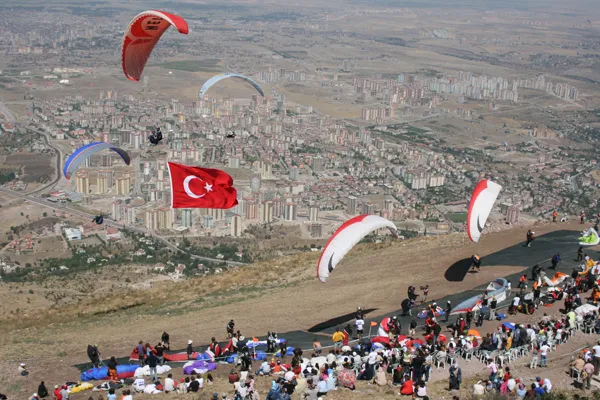 Ali Dağı Yamaç Paraşütü