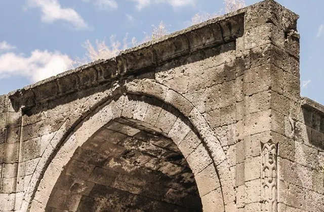 Beşparmak Kümbeti