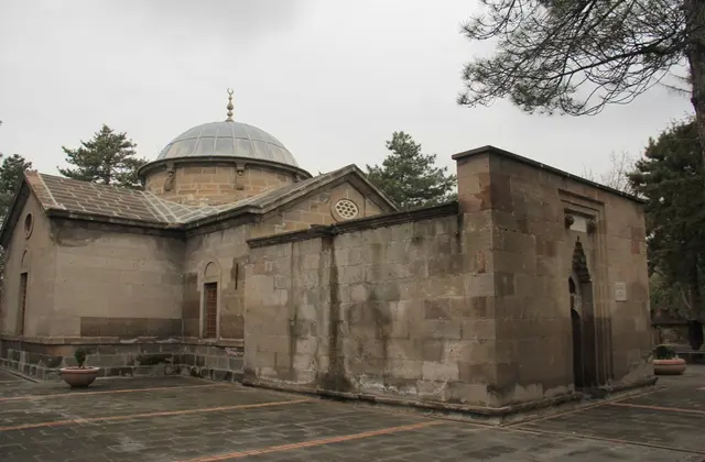 Emir Erdoğmuş Türbesi