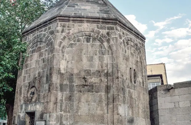 Hasbek Kadı Kümbeti