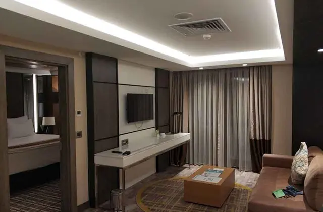 Holiday Inn Otel