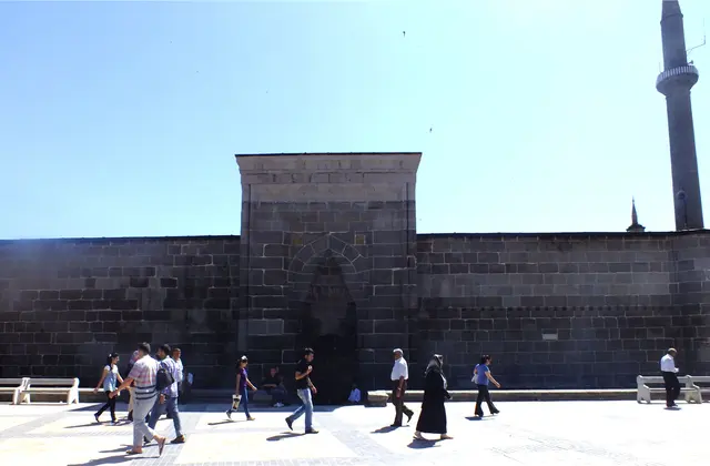 Hunat Hatun Külliyesi