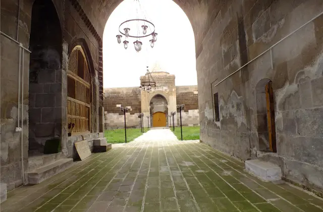 Karatay Kervansarayı