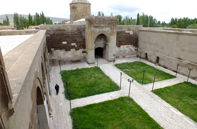 Karatay Kervansarayı