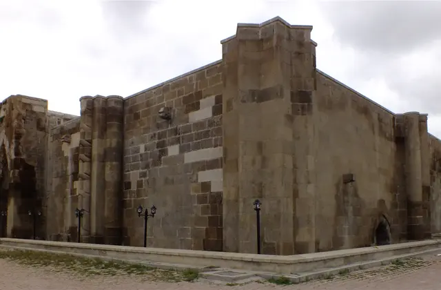 Karatay Kervansarayı