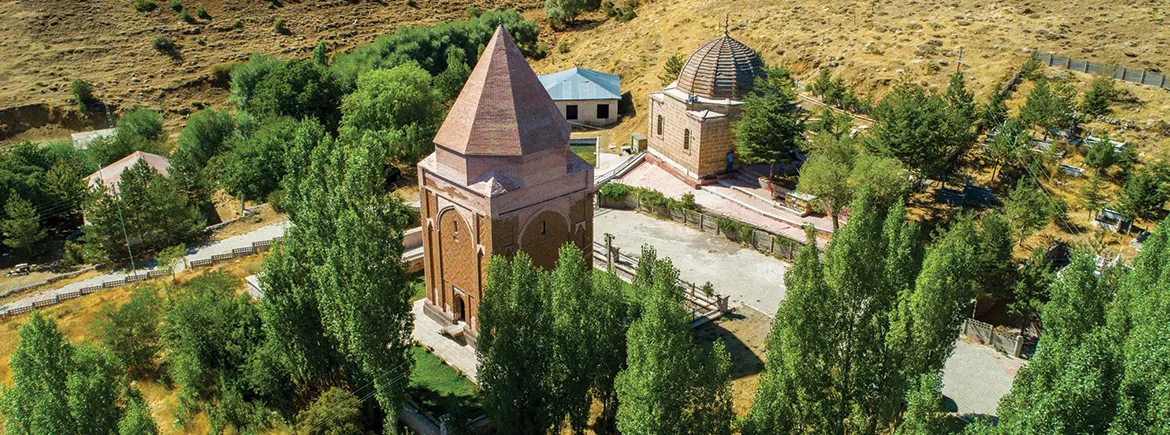 Melikgazi Türbesi Ve Kalesi