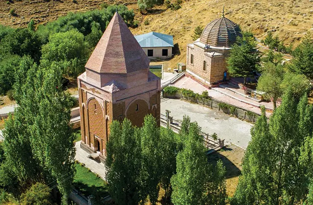 Melikgazi Türbesi Ve Kalesi