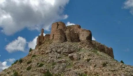 Melikgazi Türbesi Ve Kalesi