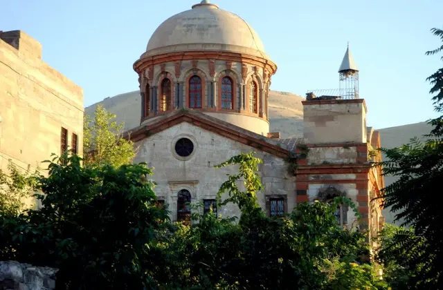 Yaman Dede Camii (Panaya Kilisesi)