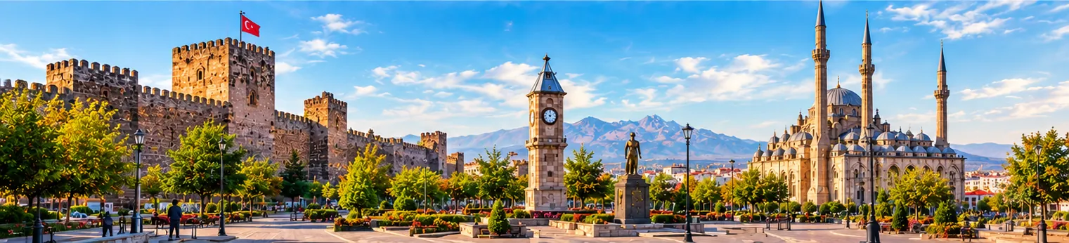 Kayseri Kalesi, Saat Kulesi ve cami ile şehir meydanı